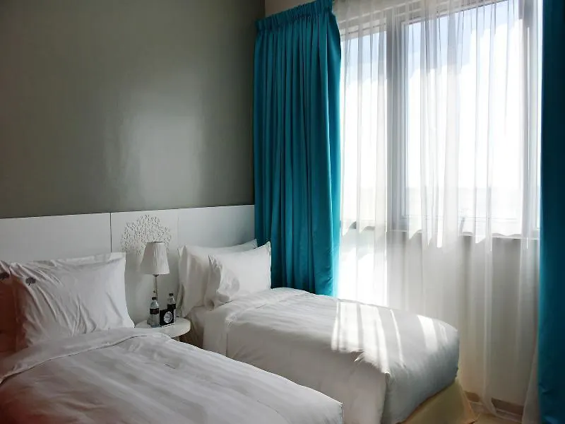 Jannah Place Abu Dhabi 3*,